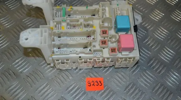 Toyota Auris 150 Fuse module 8273002120A