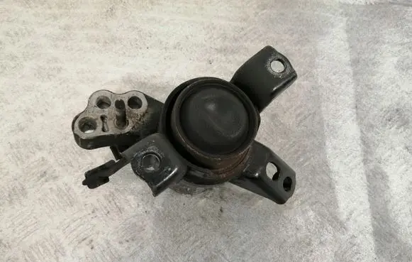 Toyota Auris 150 Engine mount bracket 123050R020