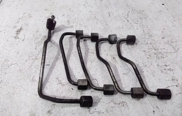 Hyundai Santa Fe Fuel injector supply line/pipe 