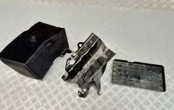 Honda CR-V Battery bracket 