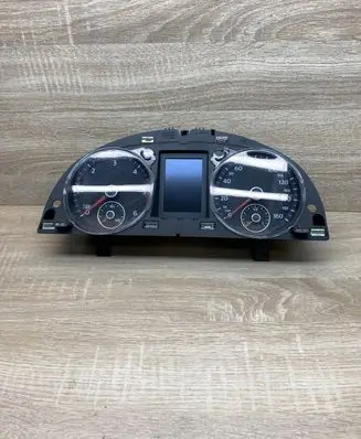 Volkswagen PASSAT B7 Speedometer (instrument cluster) 3AA920970N