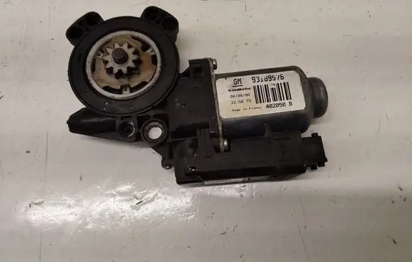 Opel Meriva A Front door window regulator motor 93189576
