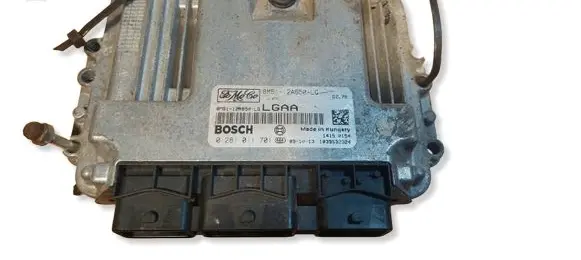 Ford Focus Engine control unit/module ECU 8M5112A650LG 0281011701