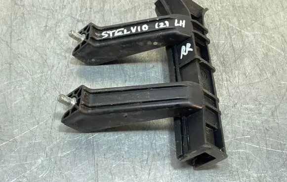 Alfa Romeo Stelvio Rear door windshield rail 