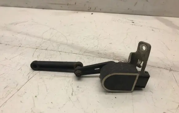 Headlight/headlamp level sensor