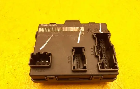 Opel Astra L Door control unit/module 9855237680