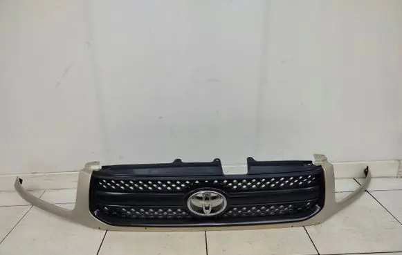 Toyota RAV 4 (XA30) Front bumper upper radiator grill 