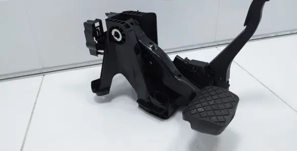 Audi Q3 F3 Pedal assembly 5Q1723503L