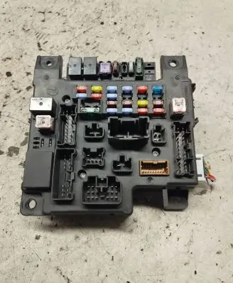 Citroen C-Crosser Fuse module 8637A319 519087A18 00127161