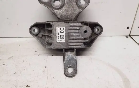 Chevrolet Orlando Engine mount bracket 13248544