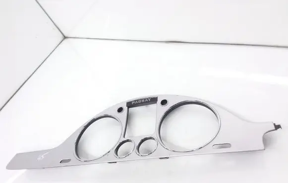 Dashboard glove box trim
