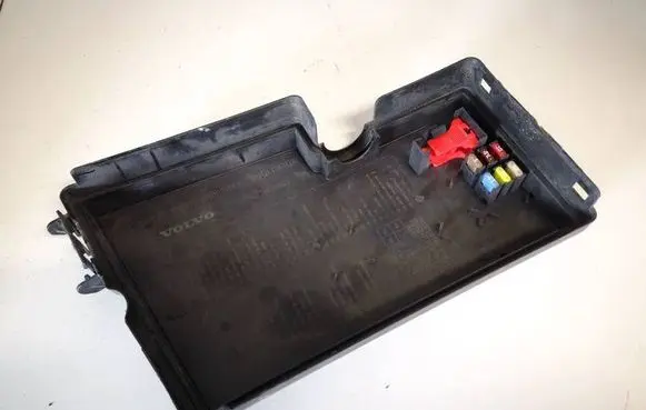 Volvo V50 Fuse box cover 30728013