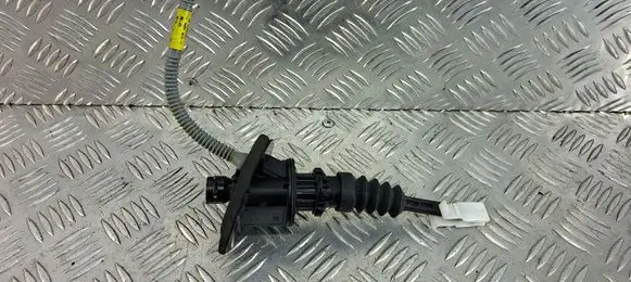 Opel Astra K Clutch master cylinder 55500102