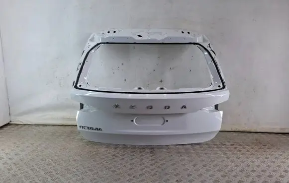 Skoda Octavia Mk4 Tailgate/trunk/boot lid 5E7827159 5E7827081 5E7827082