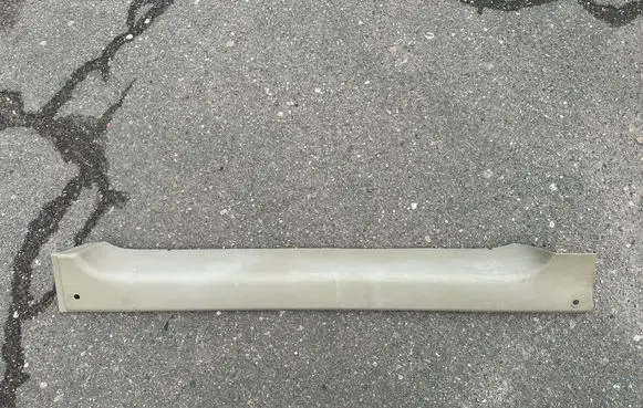 Nissan Patrol Y61 Rear door glass trim molding 90902VB000