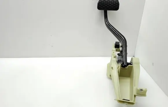 BMW X3 F25 Brake pedal 678736301 4011893A 11604212