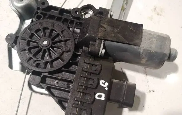 Opel Zafira B Rear door window regulator motor 2812002969