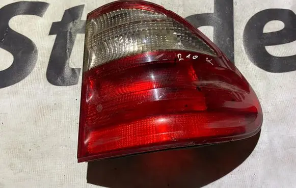 Mercedes-Benz E W210 Rear/tail lights 324002