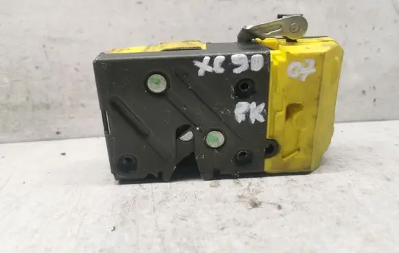 Volvo XC90 Front door lock 30699747