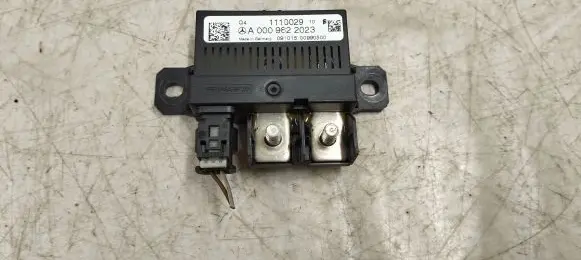 Mercedes-Benz E W212 Charging relay A0009822023