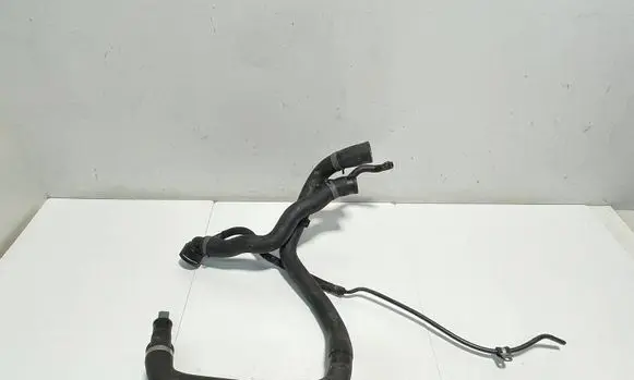 Engine coolant pipe/hose