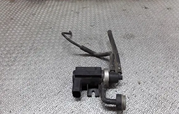 Volkswagen Touareg I Turbo solenoid valve 1J0906627