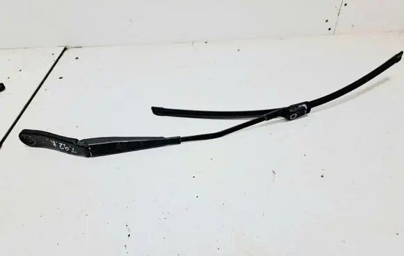 Volvo V70 Front wiper blade arm