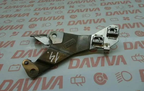 Engine mounting bracket