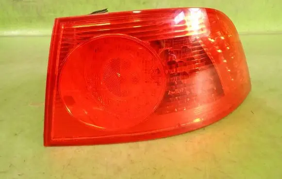 Volkswagen Phaeton Rear/tail lights 333122R
