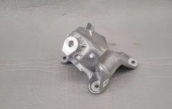 Audi A4 S4 B9 Engine mounting bracket 4M0199307CB