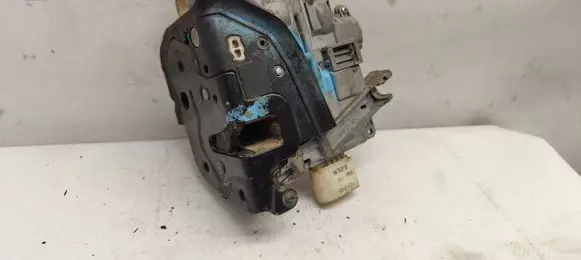Audi A6 S6 C6 4F Front door lock 4F1837015