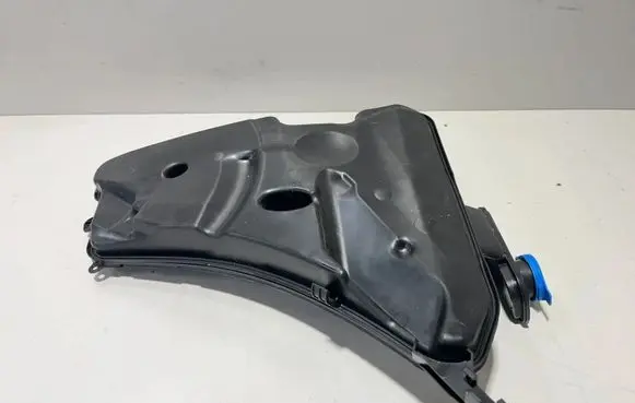 BMW 5 G30 G31 G38 Windshield washer fluid reservoir/tank 8071453 8071739