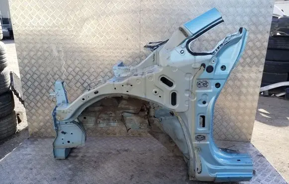 Nissan Leaf I (ZE0) Front quarter panel 