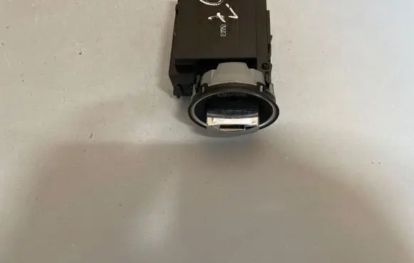 Volkswagen PASSAT B7 Ignition lock 3C0905843AA