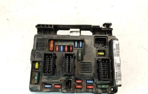 Citroen Berlingo Fuse module 9650618280 U118470005K