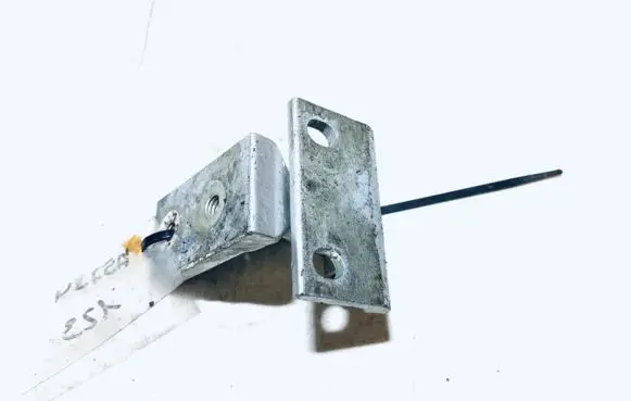 Audi A6 S6 C4 4A Rear door lower hinge 4a0833401