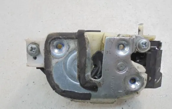 Mitsubishi Lancer VIII Rear door lock