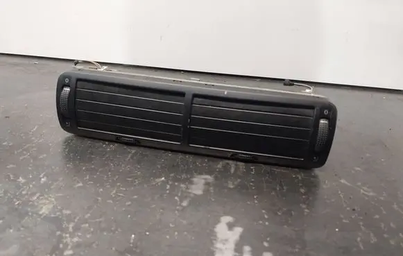 Volkswagen PASSAT B5 Dash center air vent grill 3B0819728D