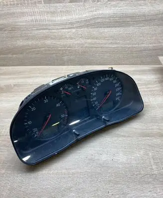 Volkswagen PASSAT B5 Speedometer (instrument cluster) 3B0920822A