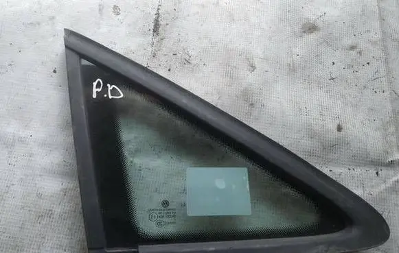 Volkswagen Touran I Front triangle window/glass AS2