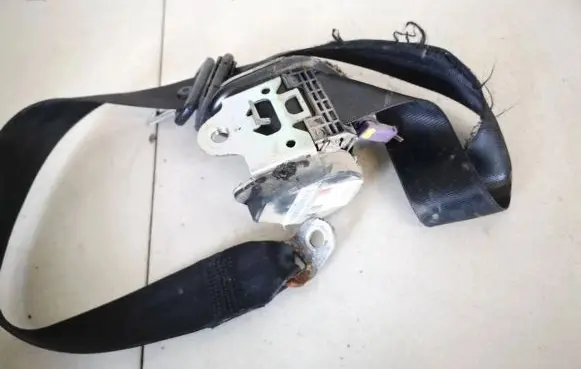 Skoda Octavia Mk2 (1Z) Front seatbelt 1z0857701a
