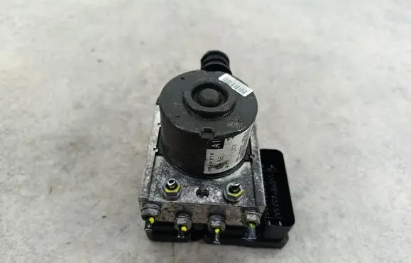 Skoda Octavia Mk2 (1Z) ABS Pump 