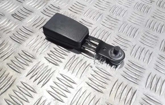 Mercedes-Benz ML W164 Middle seatbelt buckle (rear) A1648601969
