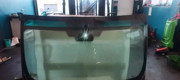 Renault Trafic II (X83) Front windscreen/windshield window 43R001530