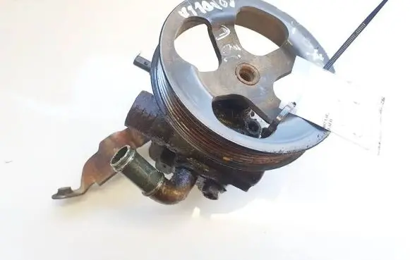 Toyota Corolla Verso E121 Power steering pump