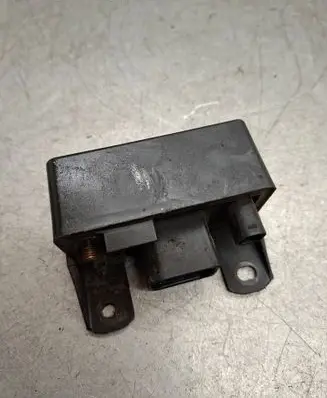 Mercedes-Benz S W220 Glow plug pre-heat relay 