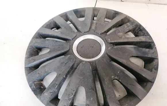 Toyota Yaris R15 wheel hub/cap/trim 
