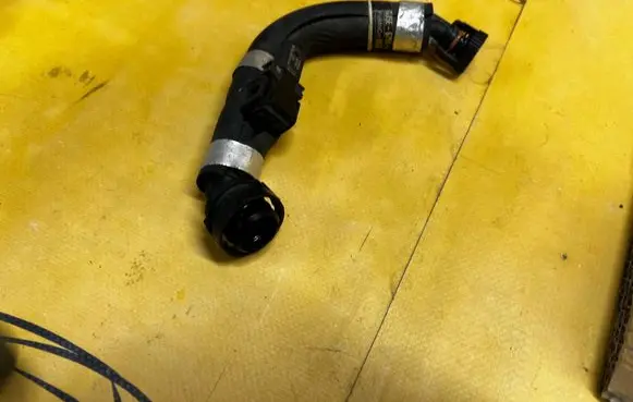 Ford Fusion II Breather hose/pipe GJ5E6758AB GL3A6D610AA