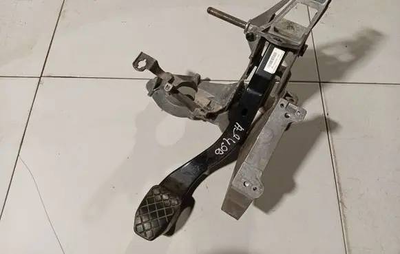 Audi A6 S6 C6 4F Brake pedal 