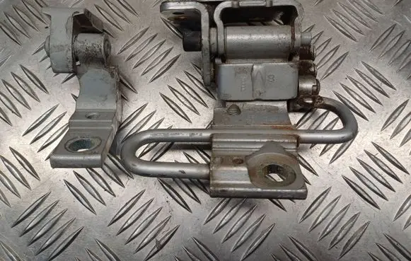Audi A6 S6 C6 4F Front door hinges set 8E0831411B